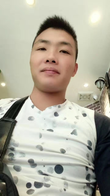 吃生蚝的小乖乖的第一张照片--广西认干亲服务网